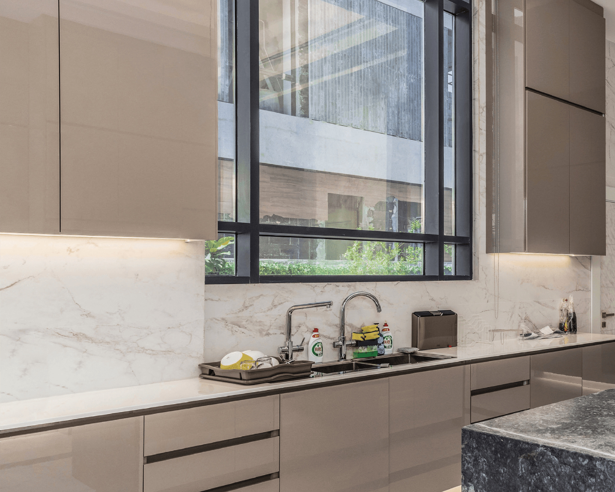 Aluminium and glazing by Tiger
